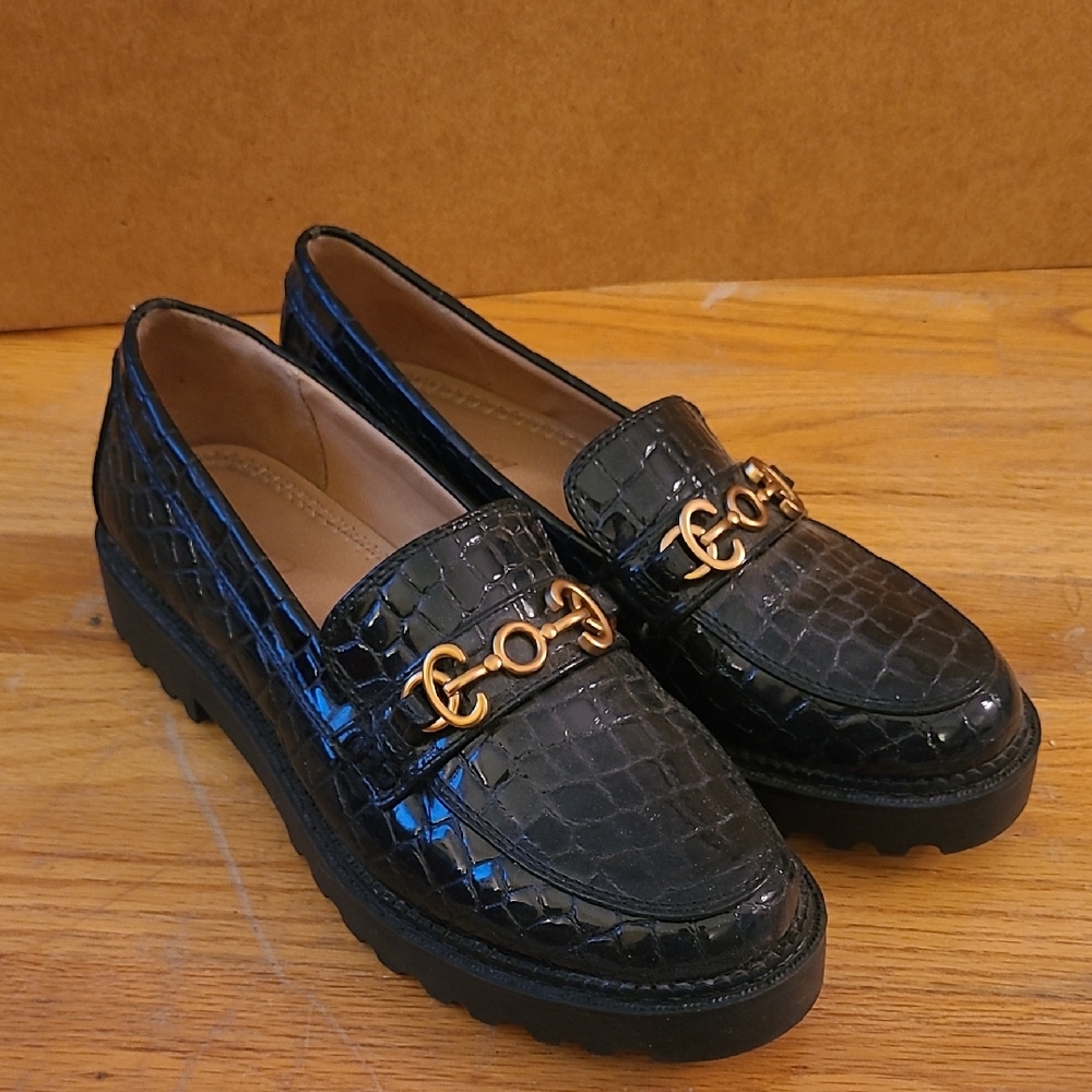 Chic Black Croc-Embossed Loafers with Gold Detail